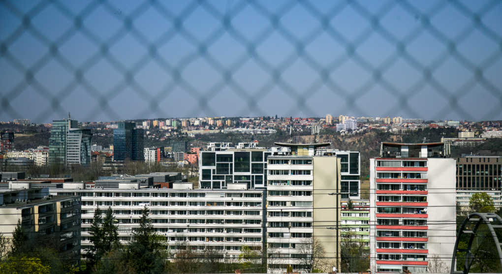 Bydlení v EU: Rumun nemá WC, Kypřanovi zatéká, Čech příliš platí