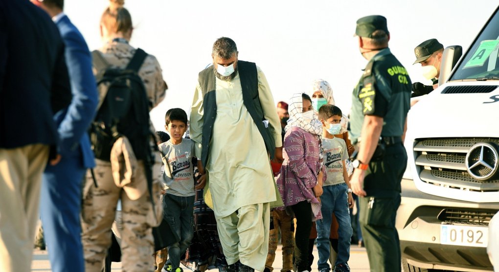 Bezpečnostní riziko? Amerika řeší přijetí desítek tisíc Afghánců