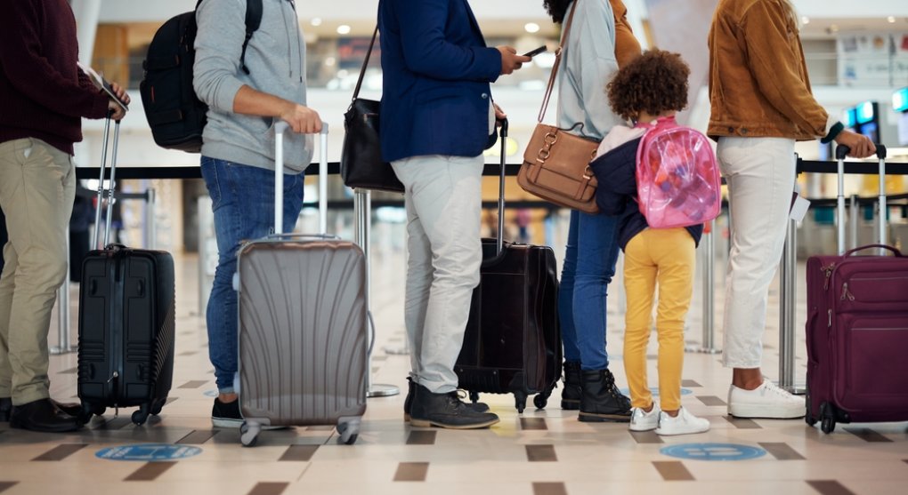 A na váhu: Aerolinky Finnair žádají cestující, aby se vážili se svými příručními zavazadly