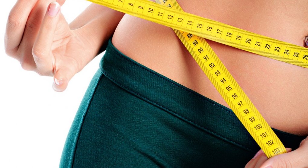 Dali jste si předsevzetí zhubnout? „Zázračné“ diety vás nezbaví špeků, ale peněz