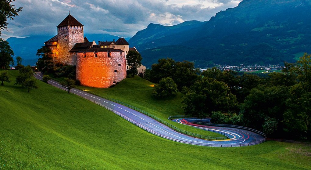 Lichtenštejnsko: Alpské Vegas s pohledávkami v Česku