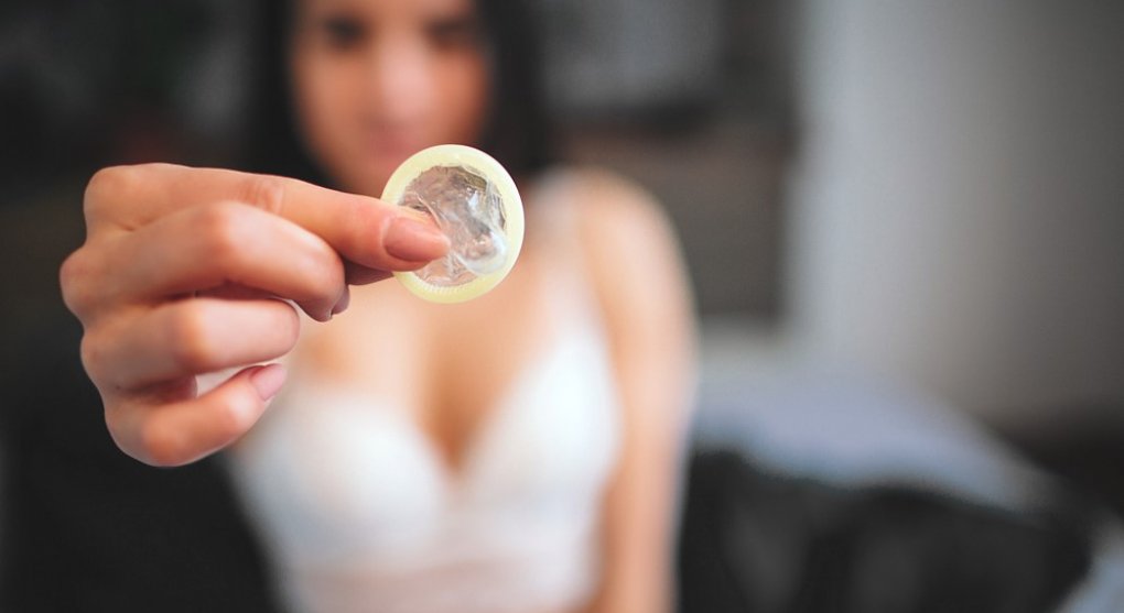 Ty sis sundal kondom?! Svět má nový zločin a právo novou kuriozitu