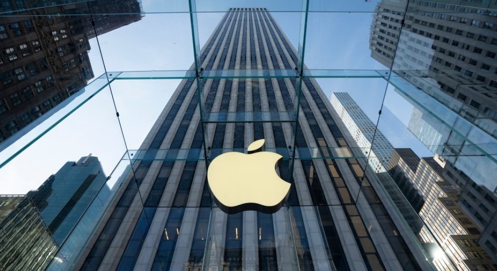 Velké tažení proti Applu. USA ho žalují kvůli údajnému poškozování spotřebitelů a konkurence